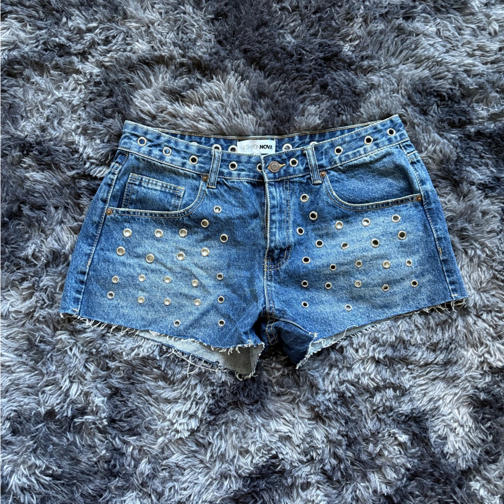 Fashion Nova Silver Studded Denim Dark Wash Shorts – Size 11 (NWT)